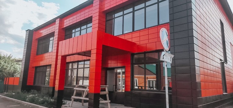 Производство и монтаж фасадных кассет (металлокассет) на объекте в Кувандыке.