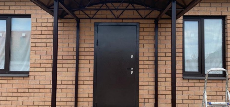 Навес над крыльцом – наш очередной проект в поселке 